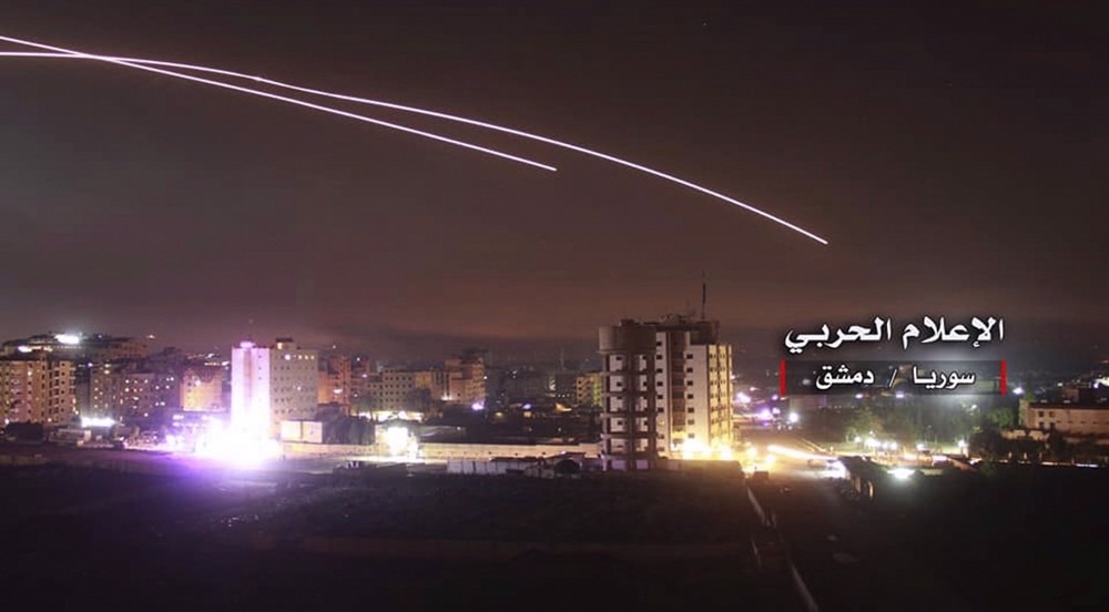 Missili lanciati dall'esercito israeliano contro Damasco.